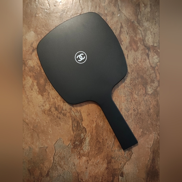 CHANEL Sleek Black Hand Mirror - Picture 4 of 6